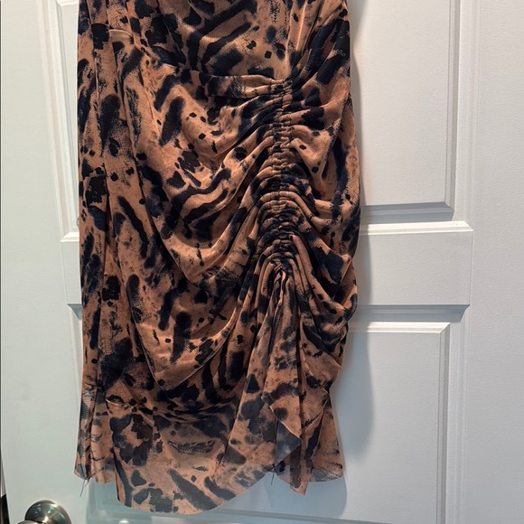 Elegant Brown and Black/Blue Ruched Dress - Picture 3 of 4